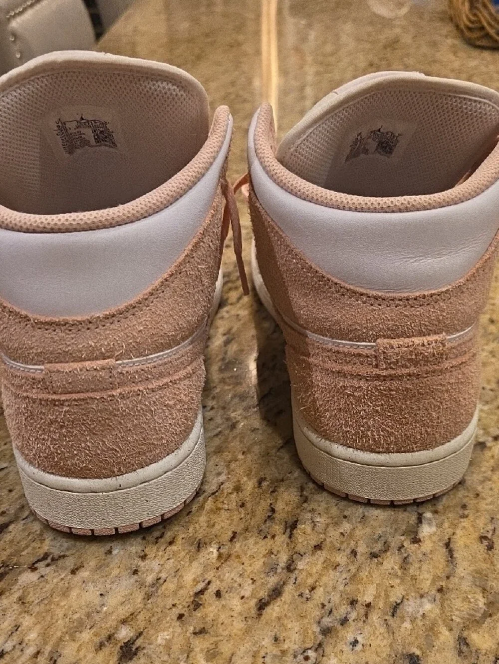 Nike Jordan 1 Mid SE Legend Pink